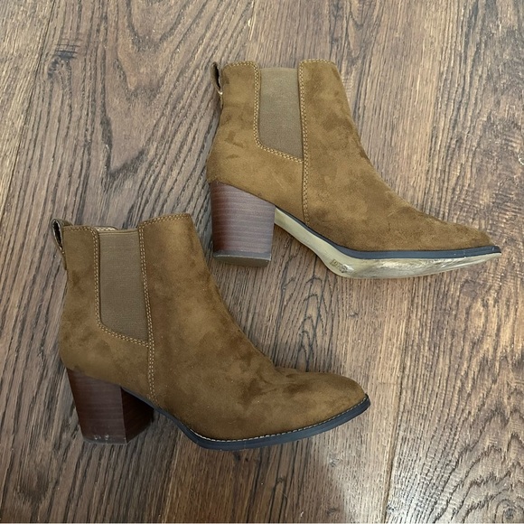J Crew Vegan Suede Chelsea Ankle Bootie Slip On Stacked Wood Heel - Picture 5 of 9